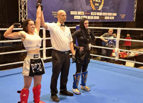 Fotografija 1 - Impresivne pobjede šibenskih borkinja:Laura Lokas i Tonka Desanić nokautima do finala europskog kupa