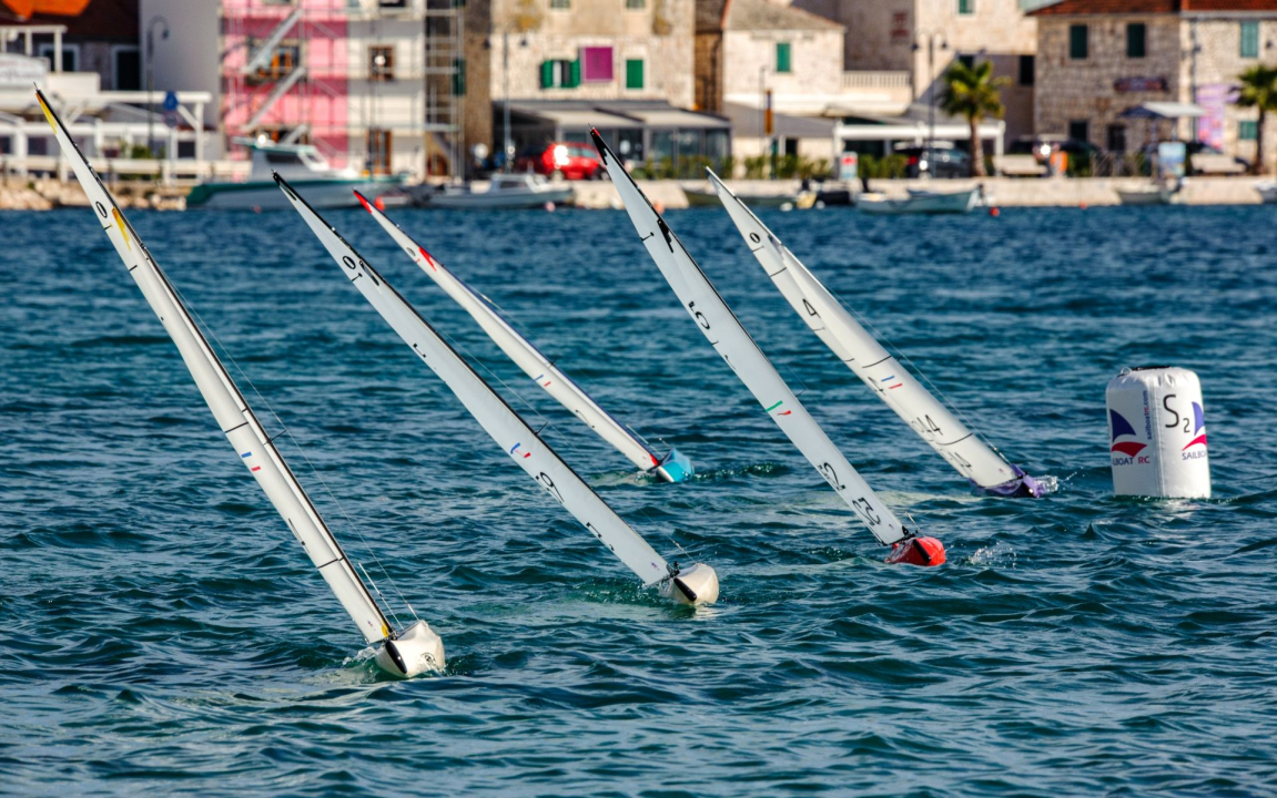 FOTO: Val domaćin rekordnog Europskog prvenstva: 100 jedrilica na startu u Rogoznici