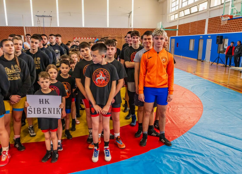 Fotografija 2 - FOTO: Dva šibenska hrvačka kluba na Prvenstvu Jadranske regije s nizom ekipnih titula i 25 pojedinačnih naslova