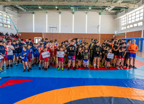 Fotografija 7 - FOTO: Dva šibenska hrvačka kluba na Prvenstvu Jadranske regije s nizom ekipnih titula i 25 pojedinačnih naslova