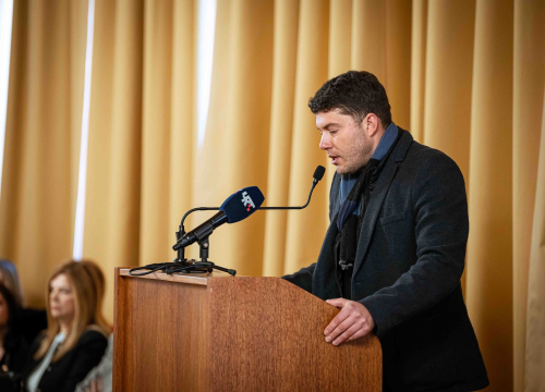 Fotografija 6 - FOTO Misterij, drhtanje glasa, psihijatri: ‘Ugovor o energani na Bikarcu može se dobiti i kod malog Željka’