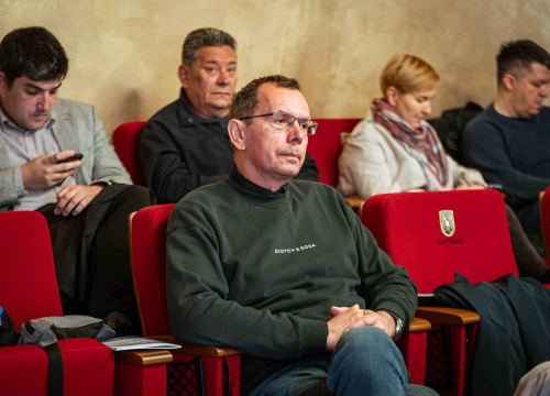 Fotografija 12 - FOTO Misterij, drhtanje glasa, psihijatri: ‘Ugovor o energani na Bikarcu može se dobiti i kod malog Željka’