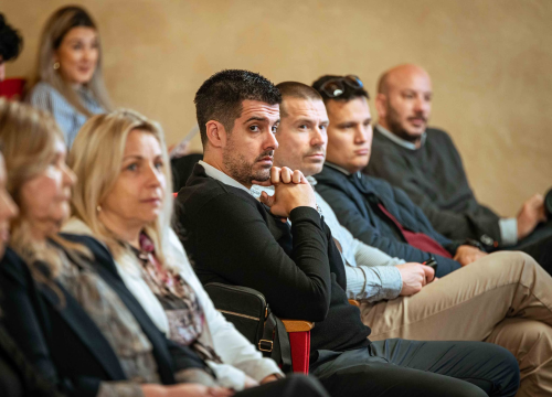 Fotografija 13 - FOTO Misterij, drhtanje glasa, psihijatri: ‘Ugovor o energani na Bikarcu može se dobiti i kod malog Željka’