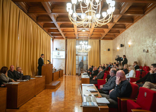 Fotografija 24 - FOTO Misterij, drhtanje glasa, psihijatri: ‘Ugovor o energani na Bikarcu može se dobiti i kod malog Željka’