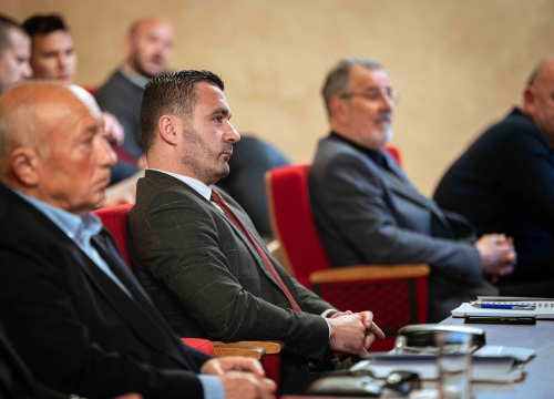 Fotografija 29 - FOTO Misterij, drhtanje glasa, psihijatri: ‘Ugovor o energani na Bikarcu može se dobiti i kod malog Željka’