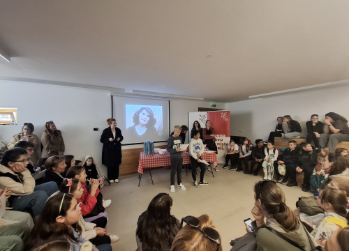 Fotografija 4 - Na Zlarinu otvorena izložba dječjih radova 'Mačke'