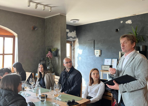Fotografija 4 - 'Autohtone sorte i značajna vina Šibensko-kninske županije': Održana radionica u Vinariji Baraka