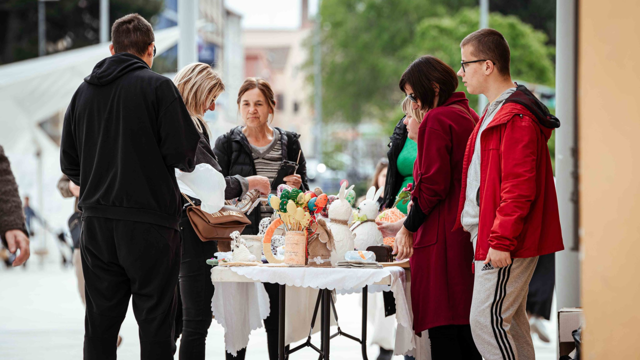 Posjetite uskrsni štand Udruge Kamenčići na Poljani i pronađite unikatne ukrase