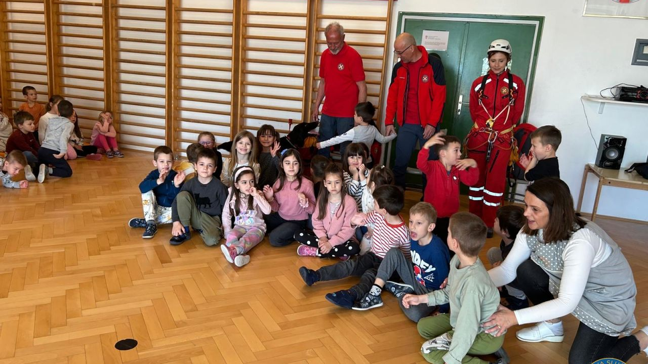 Šibenski HGSS-ovci posjetili DV Vidici, mališane oduševila Tunja