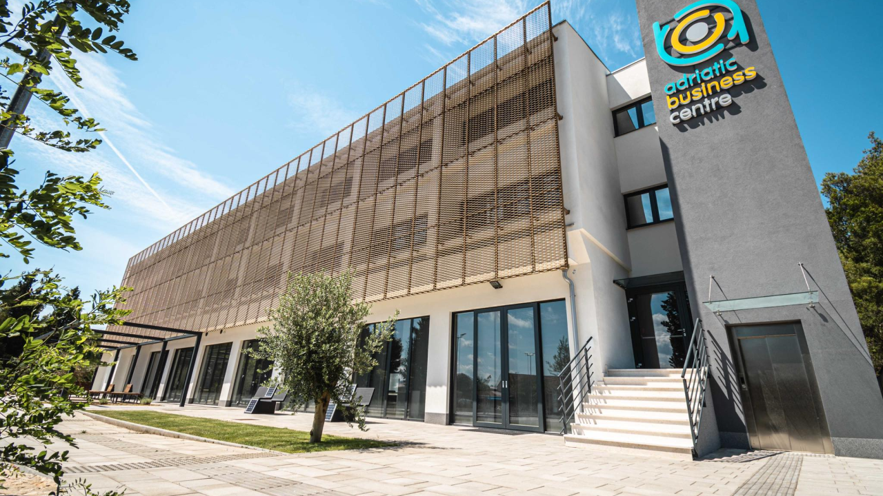 Lijepe vijesti iz Razvojne agencije: Odobrena sredstva za projekte u Kninu i Unešiću