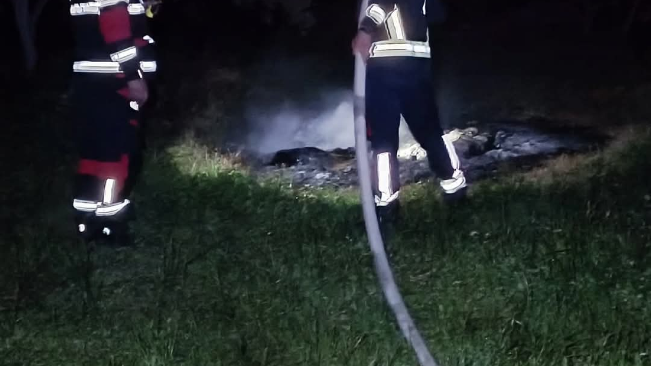 Bilički vatrogasci u nedjelju navečer gasili požar u masliniku