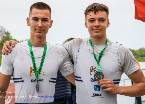 Fotografija 5 - Zlatna izvedba četverca bez: Sjajni uspjesi veslača VK Krka na Croatia Open regati