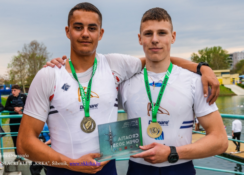 Fotografija 3 - Zlatna izvedba četverca bez: Sjajni uspjesi veslača VK Krka na Croatia Open regati