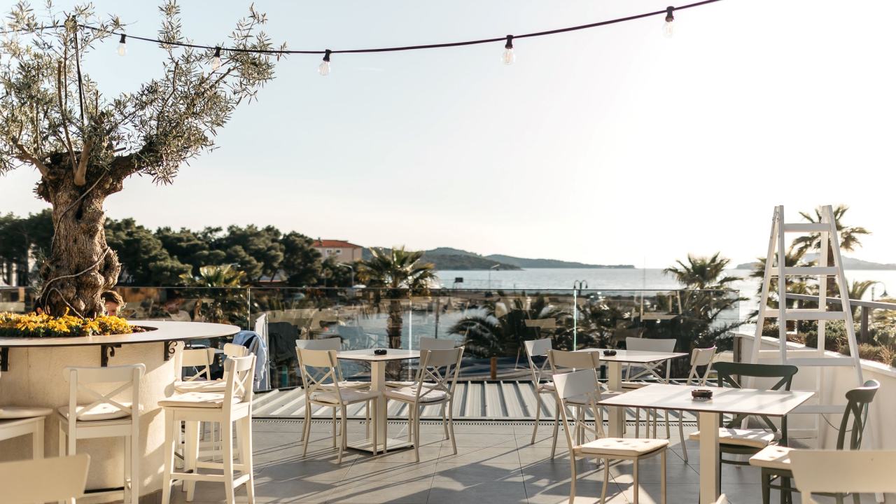 Gastro raj uz more: Bistro & Bar Pomalo ponovno otvara svoja vrata za nadolazeću sezonu