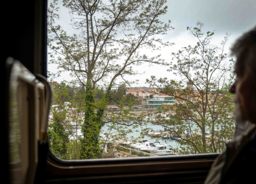 Fotografija 8 - Vlakom od Šibenika do Perkovića: 'Koliko para toliko i muzike, al i dalje nam je draži od busa'