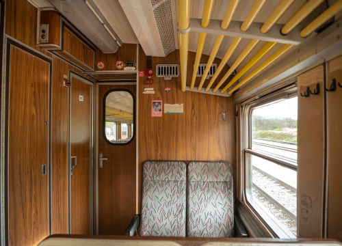 Fotografija 10 - Vlakom od Šibenika do Perkovića: 'Koliko para toliko i muzike, al i dalje nam je draži od busa'