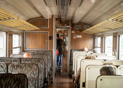 Fotografija 11 - Vlakom od Šibenika do Perkovića: 'Koliko para toliko i muzike, al i dalje nam je draži od busa'