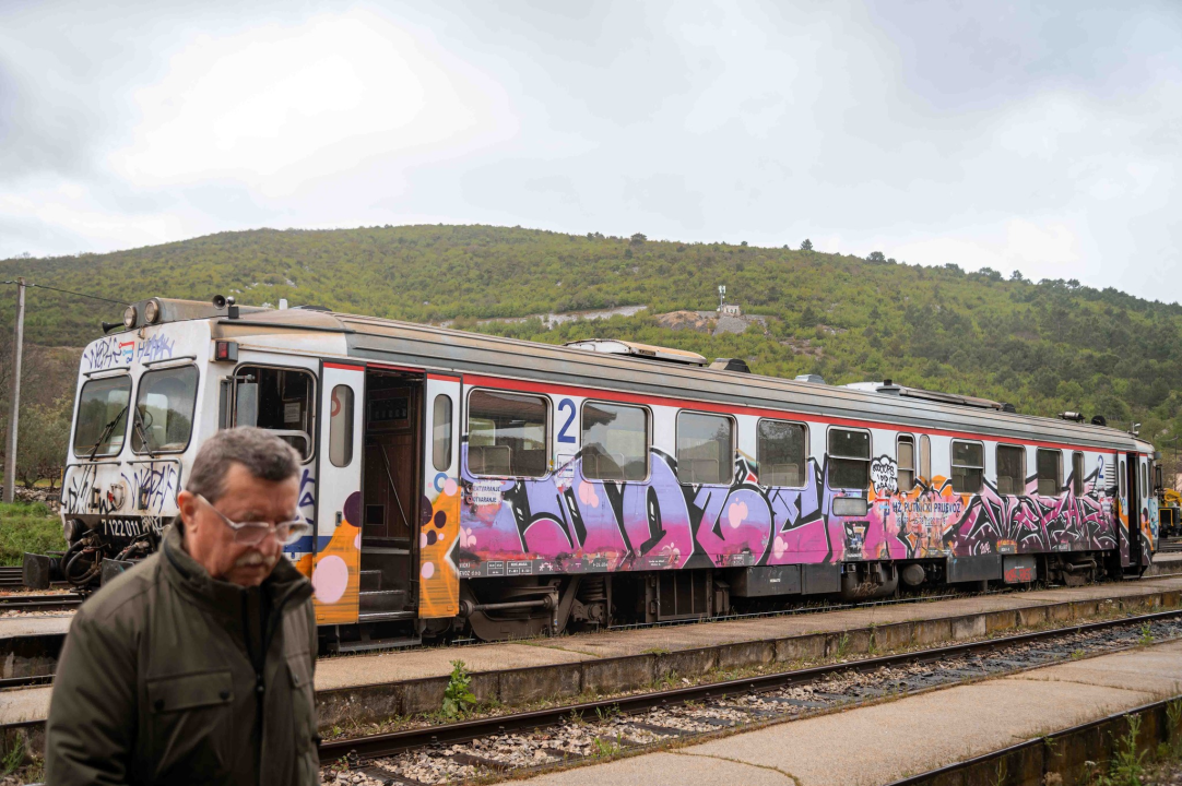 Vlakom od Šibenika do Perkovića: 'Koliko para toliko i muzike, al i dalje nam je draži od busa'