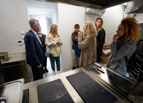 Fotografija 10 - Grad Šibenik osigurao uskrsne pogače za korisnike Pučke kuhinje: 'Njegujemo partnerski odnos i suradnju'