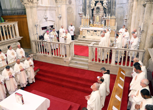 Fotografija 15 - Održana misa posvete ulja u katedrali sv. Jakova