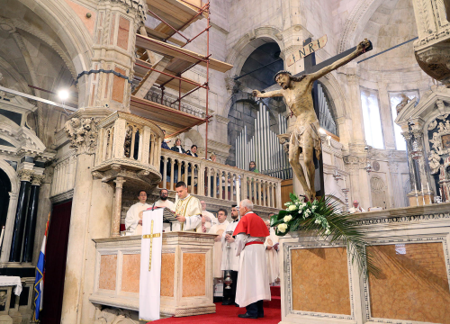 Fotografija 16 - Održana misa posvete ulja u katedrali sv. Jakova