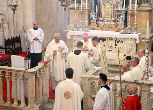 Fotografija 1 - Održana misa posvete ulja u katedrali sv. Jakova