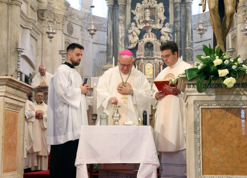 Fotografija 9 - Održana misa posvete ulja u katedrali sv. Jakova