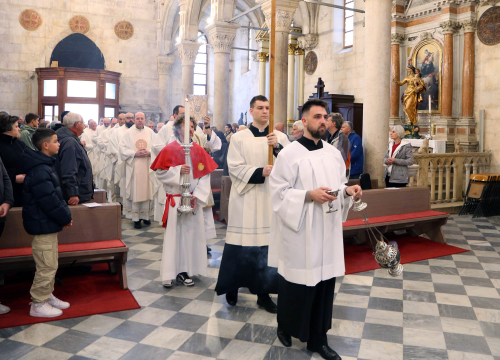 Fotografija 11 - Održana misa posvete ulja u katedrali sv. Jakova
