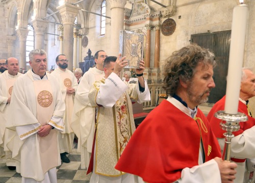 Fotografija 20 - Održana misa posvete ulja u katedrali sv. Jakova