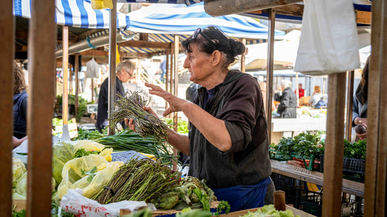 Veliki petak na šibenskoj pijaci: Traži se meso i zelenje, na peškariji nema gužve