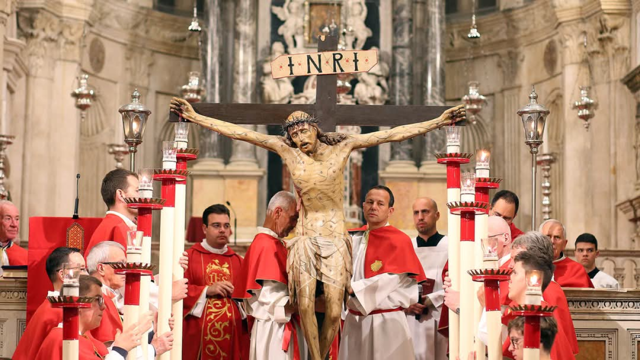 Obredi Velikog petka u Šibeniku: Održana tradicionalna procesija i molitva u katedrali