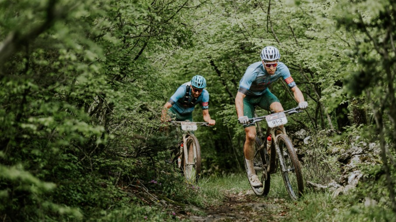 Biciklistima Roku Fržopu i Tonku Čičin-Šainu srebro u finišu 4 Islands Epic utrke