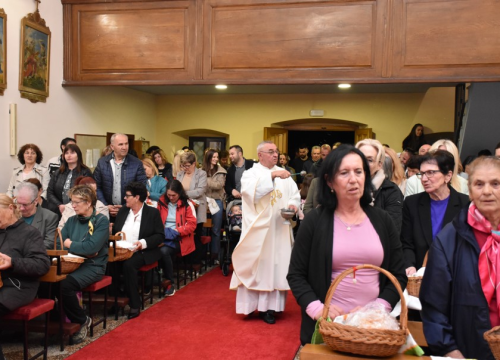 Fotografija 12 - Župljani Marijina Uznesenja i ove godine uprizorili čuvanje Kristova groba