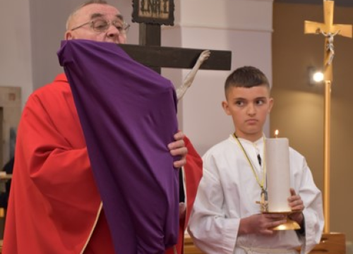 Fotografija 1 - Župljani Marijina Uznesenja i ove godine uprizorili čuvanje Kristova groba