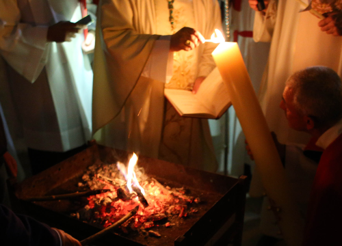 Fotografija 9 - Biskup Rogić predvodio vazmeno bdijenje u katedrali