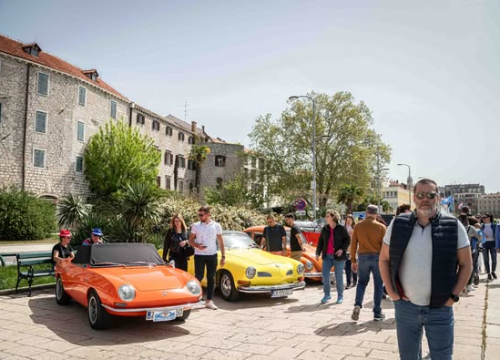 Oldtimeri jutros su privukli pažnju svih onih koji su se našli na rivi