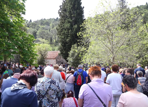 Fotografija 5 - Uskrsno slavlje na Krki okupilo vjernike iz cijele Hrvatske