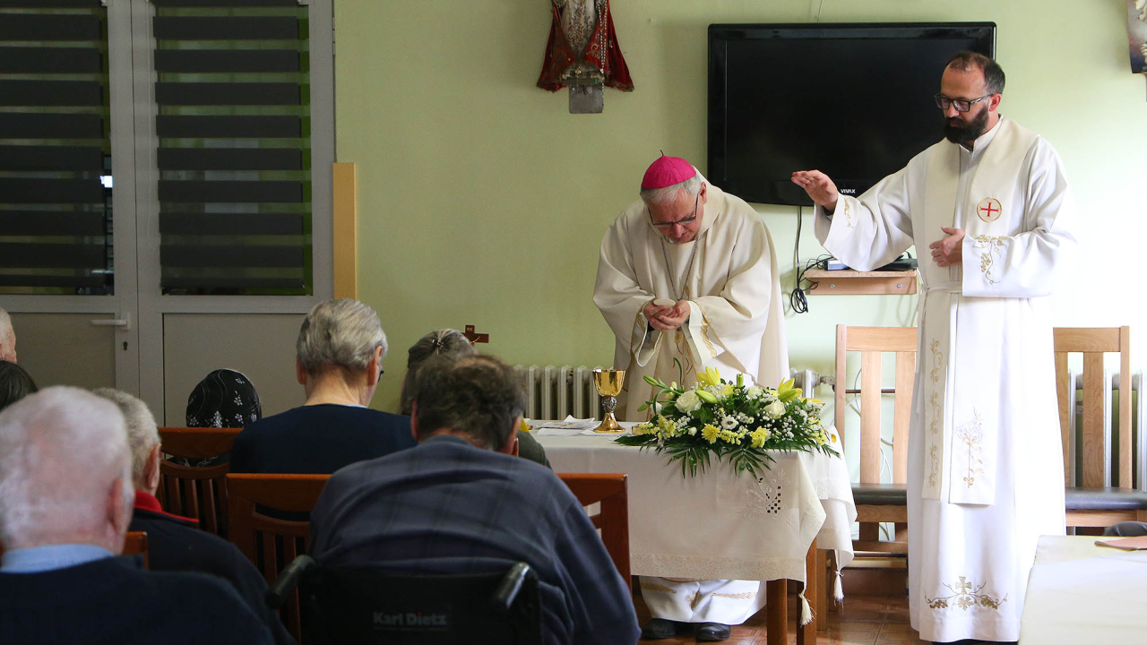Biskup Rogić održao misu za korisnike Cvjetnog doma