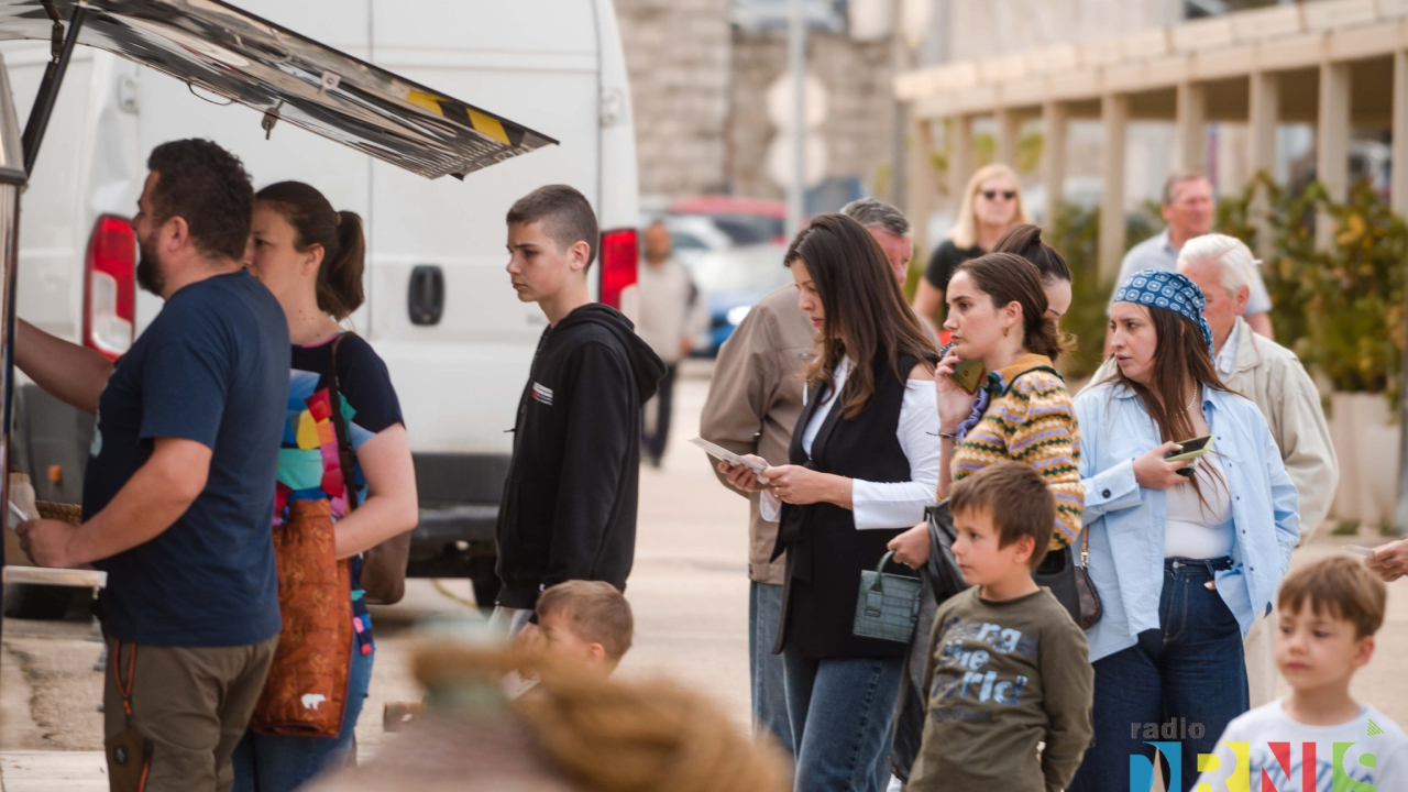 'Baš dobra spiza' oduševila Drniš uz mirise tradicije i dobru zabavu