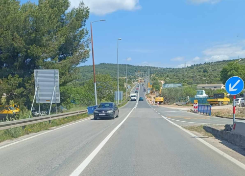 Fotografija 4 - Rizično i nedozvoljeno skretanje na dnu 'tri trake' kod Ražina: 'Bit će ovog cijelo ljeto'