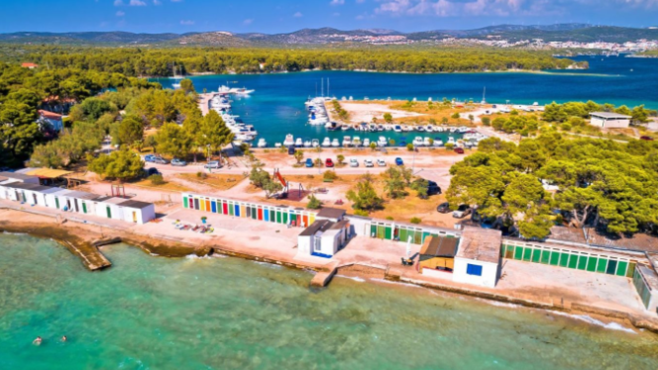 Uređuje se dječje igralište na Jadriji i nabavlja oprema za Dječji vrtić Tintilinić