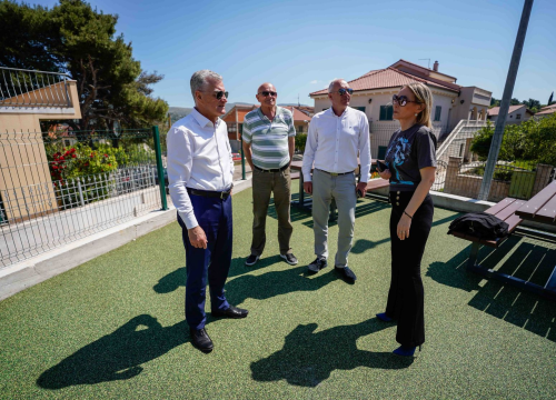 Fotografija 5 - Otvoreno igralište u Jurasima