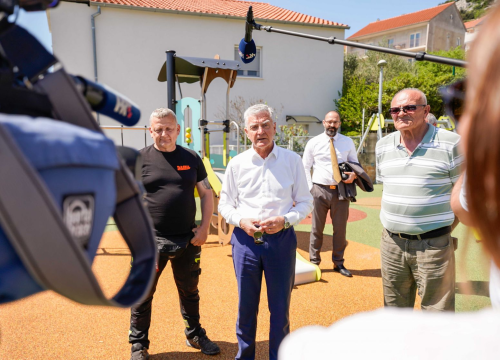 Fotografija 6 - Otvoreno igralište u Jurasima