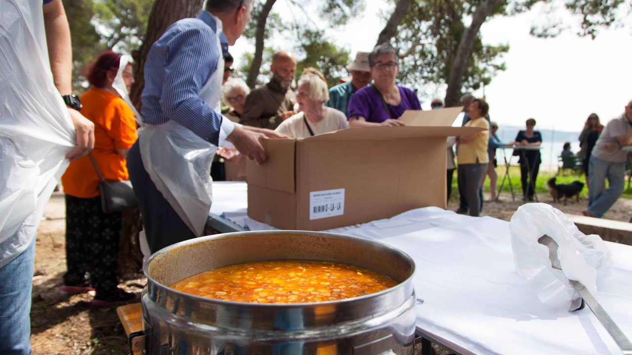 Prvomajska fešta na Jadriji: Podjela fažola pa zabava uz 'Neki to vole vruće' i 'Fenikse'