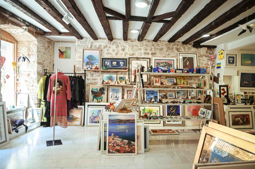 U Galeriji Juraj Dalmatinac ulovite remek djela poznatih hrvatskih slikara po pristupačnim cijenama