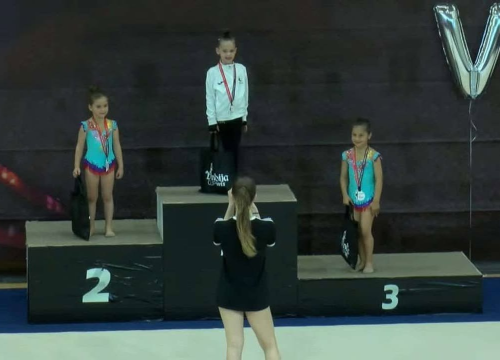 Fotografija 7 - Mlade gimnastičarke šibenskog 'Neba' briljirale na natjecanju u Varaždinu
