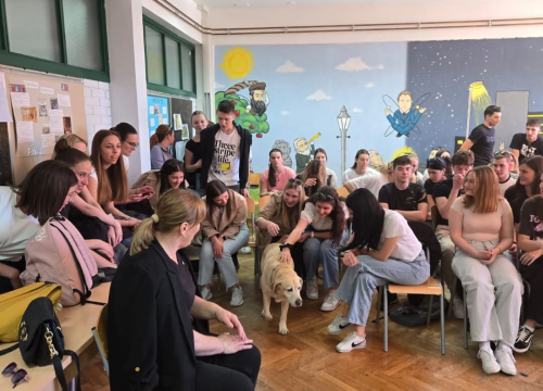 Fotografija 2 - Heroji na četiri noge: Šibenska Medicinska škola obilježila Svjetski dan pasa vodiča