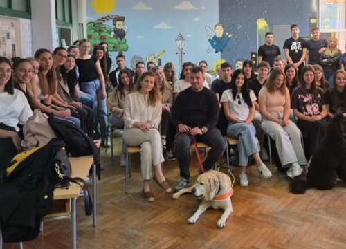 Heroji na četiri noge: Šibenska Medicinska škola obilježila Svjetski dan pasa vodiča