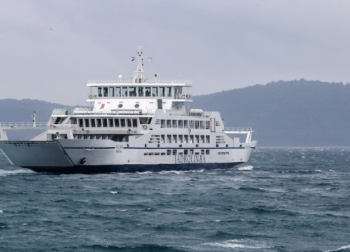 U Zadarskom kanalu sudarili se Jadrolinijin trajekt i jedrilica. Nema ozlijeđenih