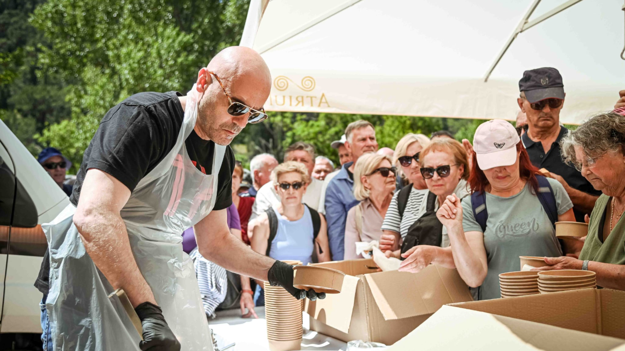 Uz podjelu fažola obilježen Praznik rada: 'Svim dragim posjetiteljima NP Krka željeli smo danas osigurati ručak'